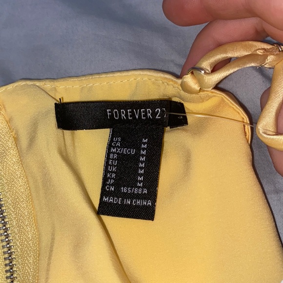 Forever 21 yellow crop top - Picture 4 of 4